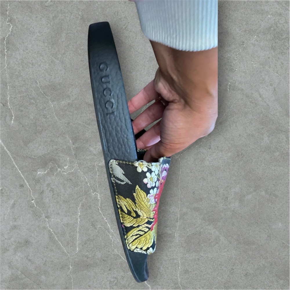Gucci Blind For Love - Gucci Floral Slides -Gucci Pursuit Sandals 🎉 Host Pick!! - Picture 3 of 6